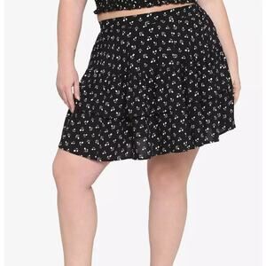 Hot Topic Black and White Mini Skirt
